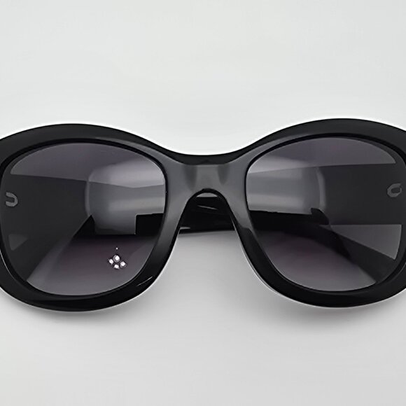Chanel 5239 c. 501/3C Shiny Black Frame Grey Gradient Lens Sunglasses w/ Case main image 11
